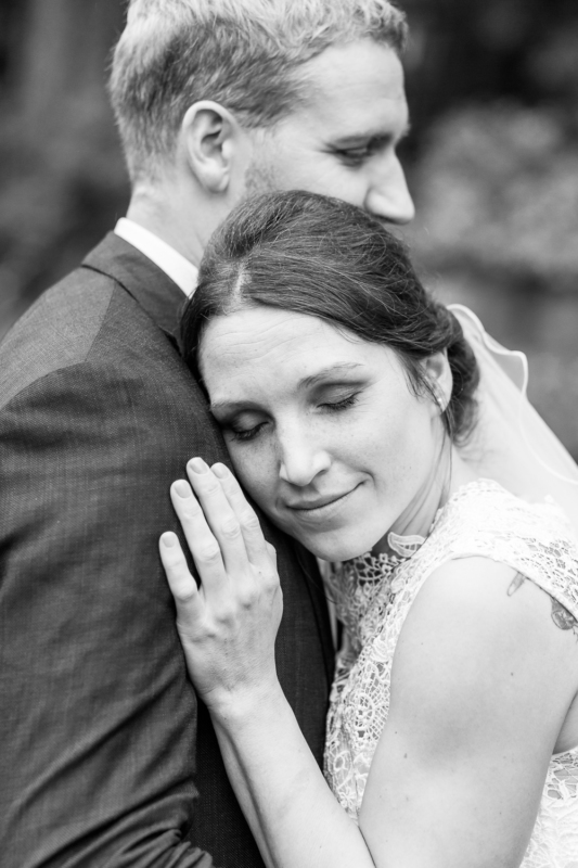 wedding loving couple by sarahandsamuelphotography